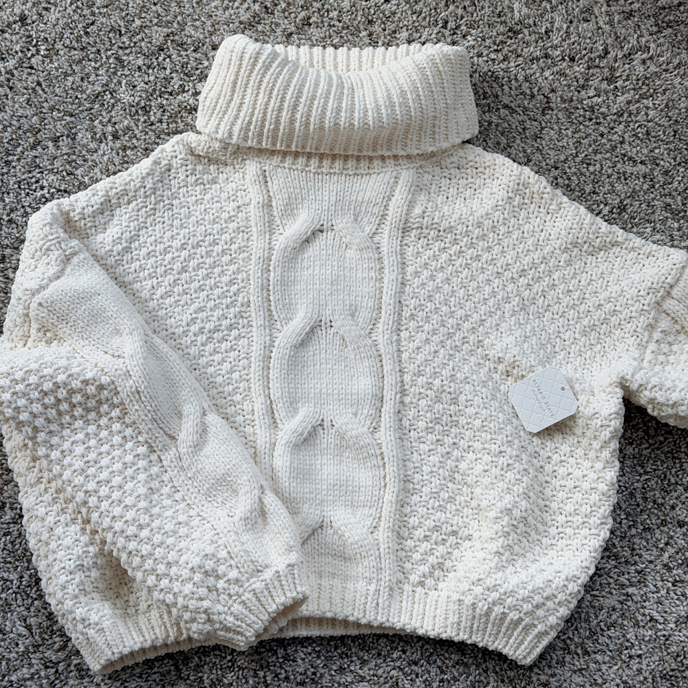 Woman sweater altard state